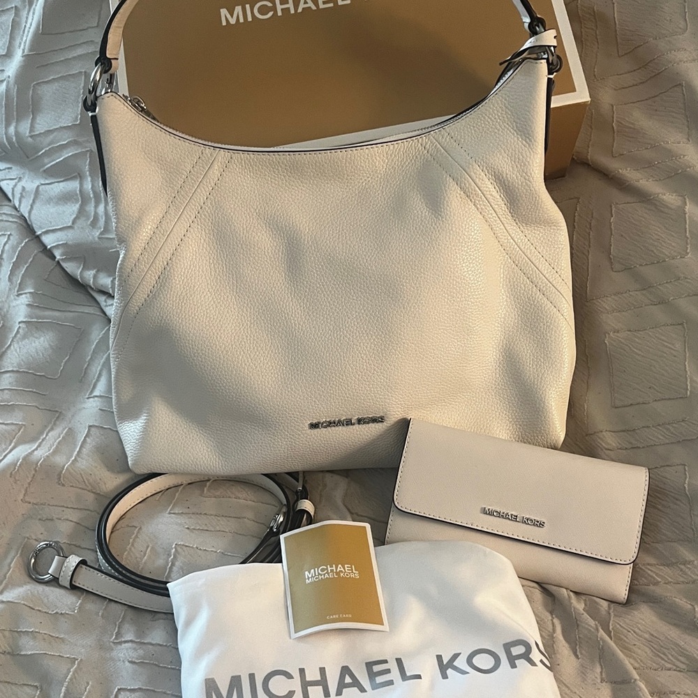 Michael Kors White Leather Women's Bag and wallet